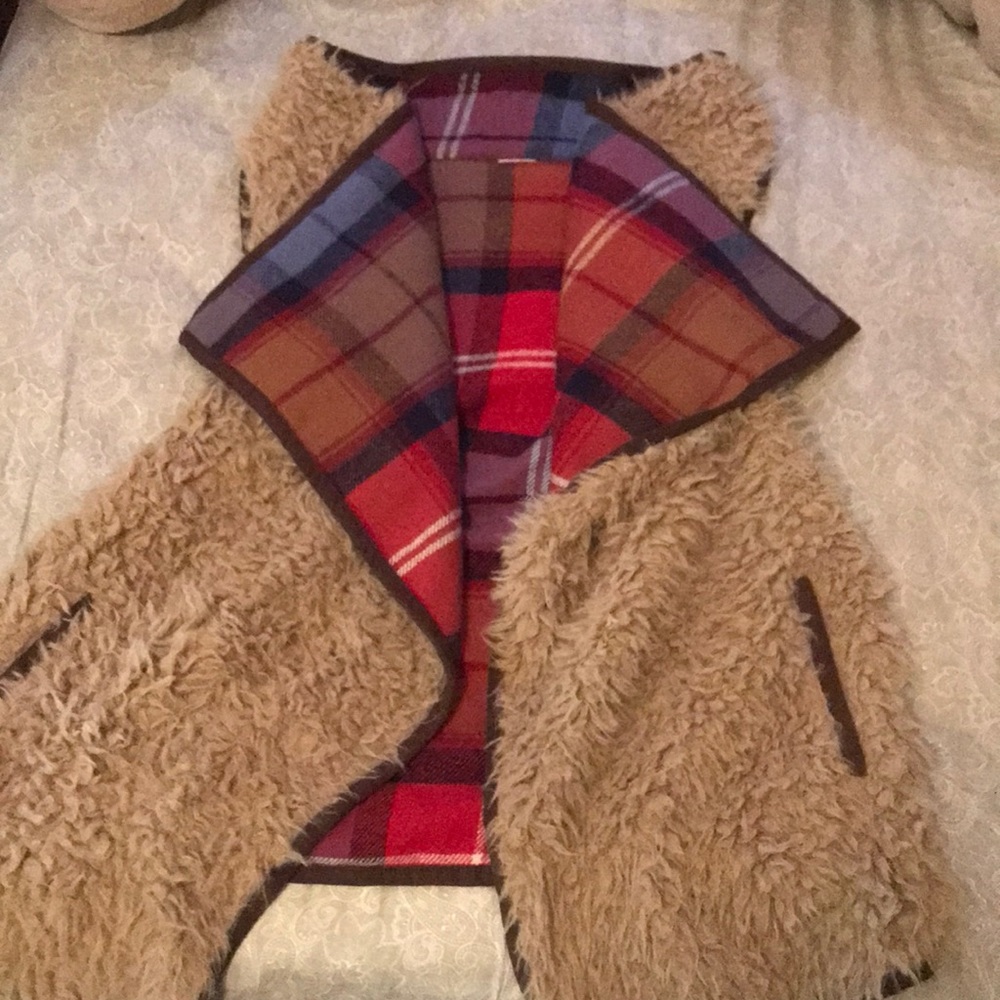 Reversible fur plaid vest